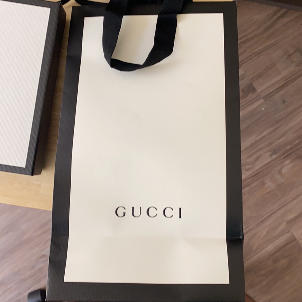 Brand new Gucci wallet! Brand new out of the box - Picture 4 of 4